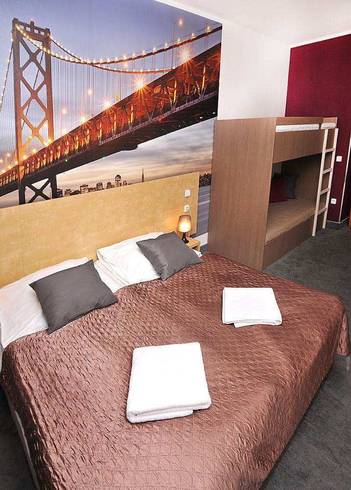 Andel Aparthotel 3*